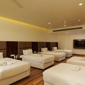 6-Bed Mixed Dormitory Room